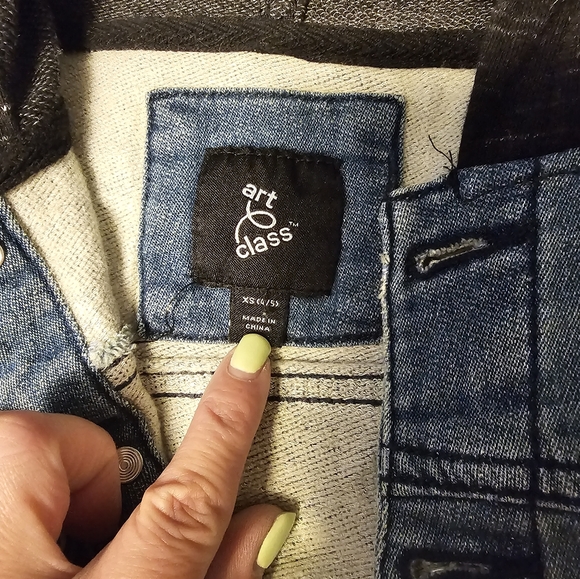 Boy's Jean Jacket 5T - Picture 3 of 5
